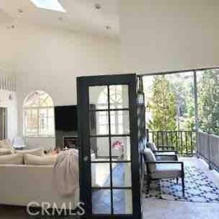 Stunning Mediterranean Mansion In Laurel Canyon Лос-Анджелес Экстерьер фото