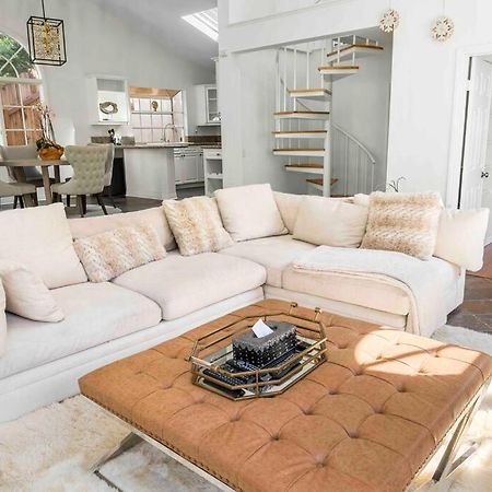 Stunning Mediterranean Mansion In Laurel Canyon Лос-Анджелес Экстерьер фото