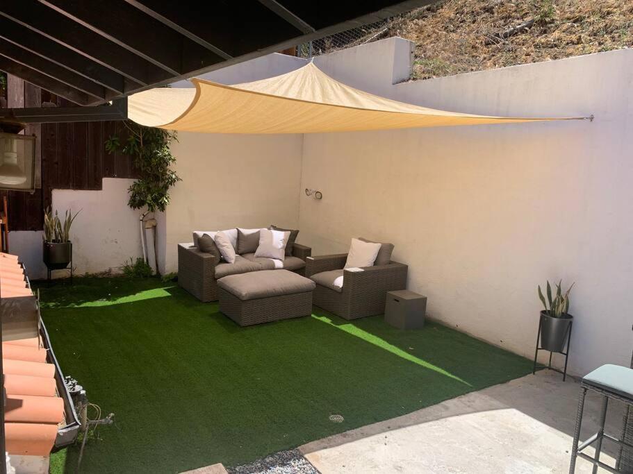 Stunning Mediterranean Mansion In Laurel Canyon Лос-Анджелес Экстерьер фото